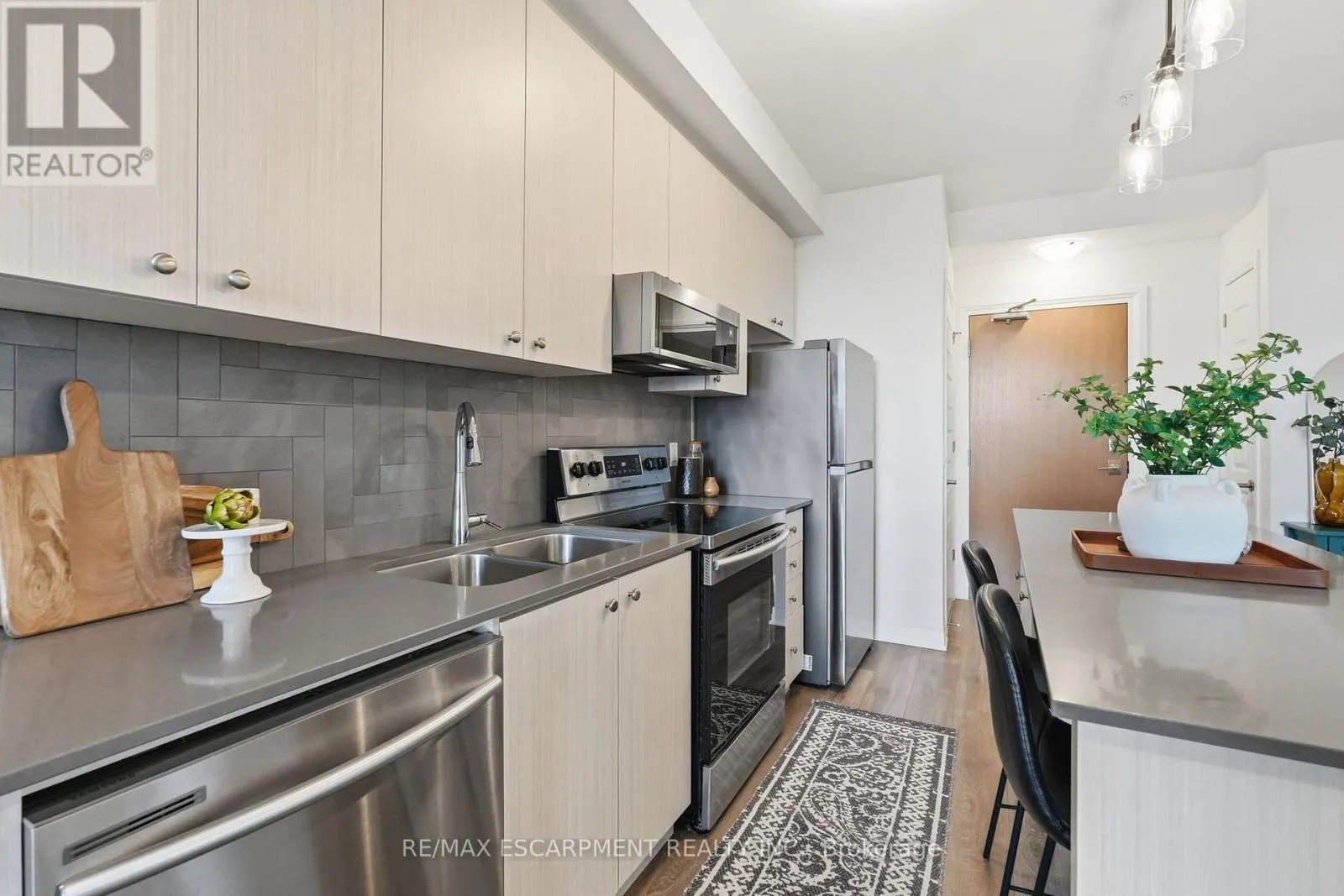 424 - 1105 LEGER WAY