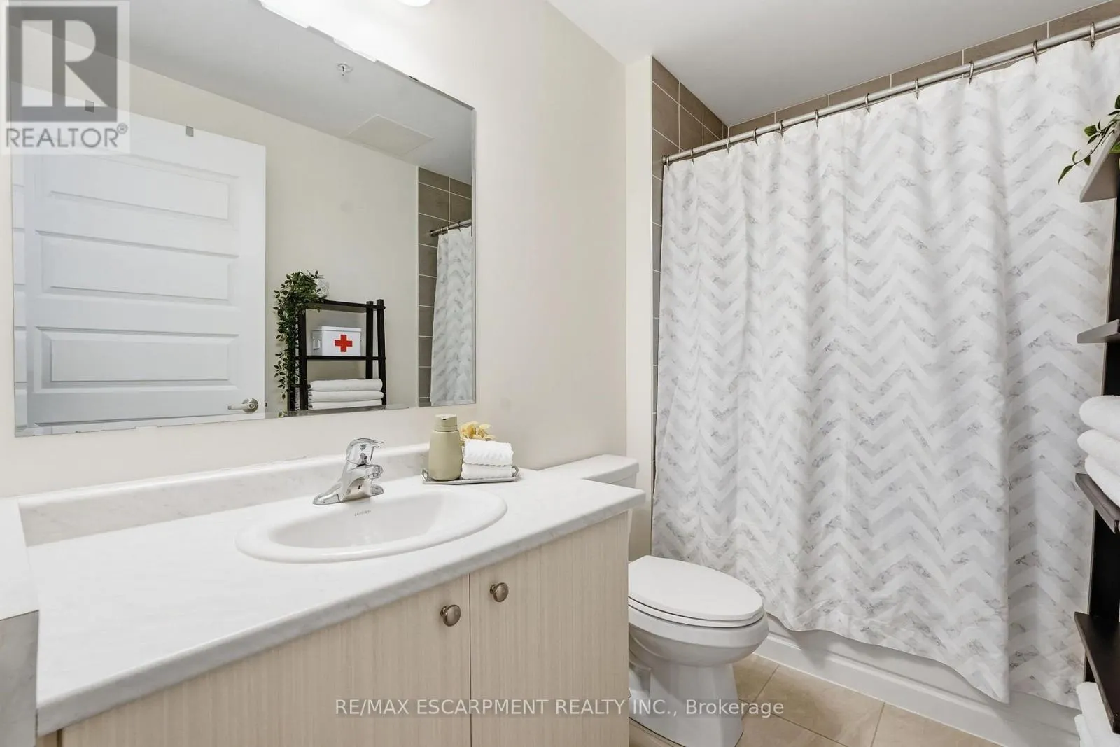 424 - 1105 LEGER WAY