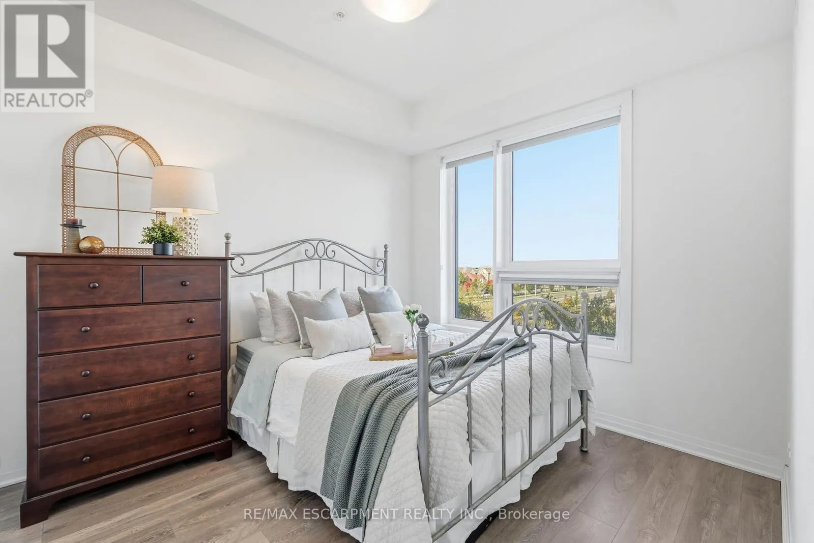 424 - 1105 LEGER WAY