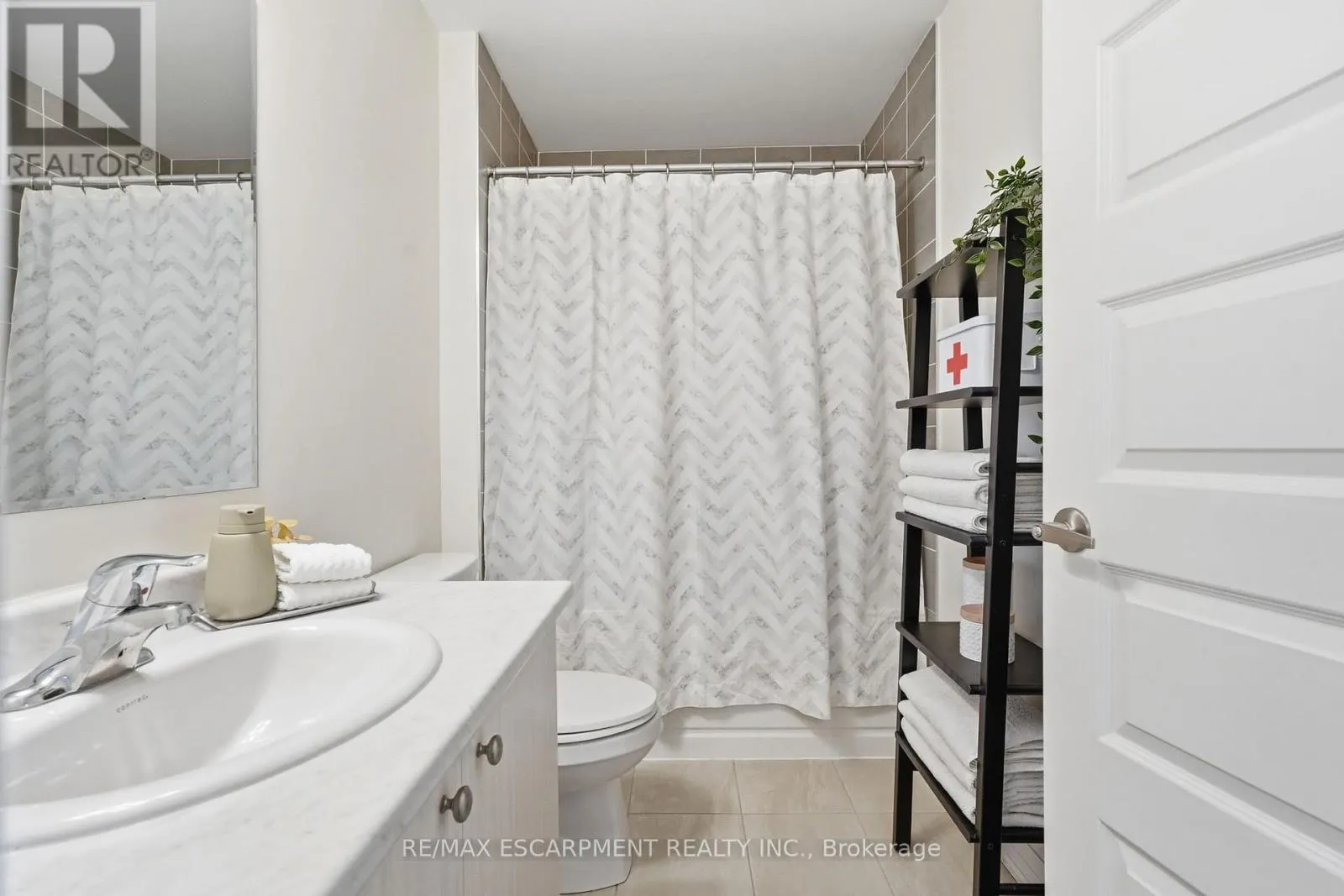 424 - 1105 LEGER WAY