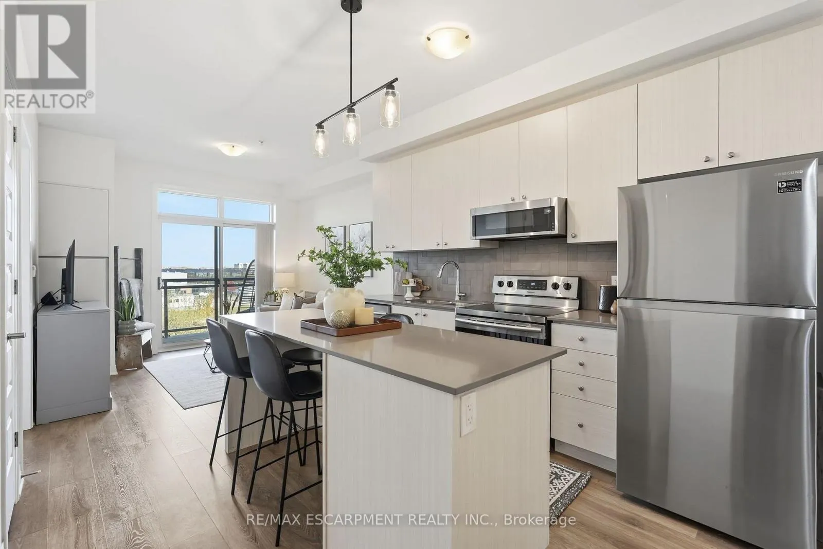 424 - 1105 LEGER WAY