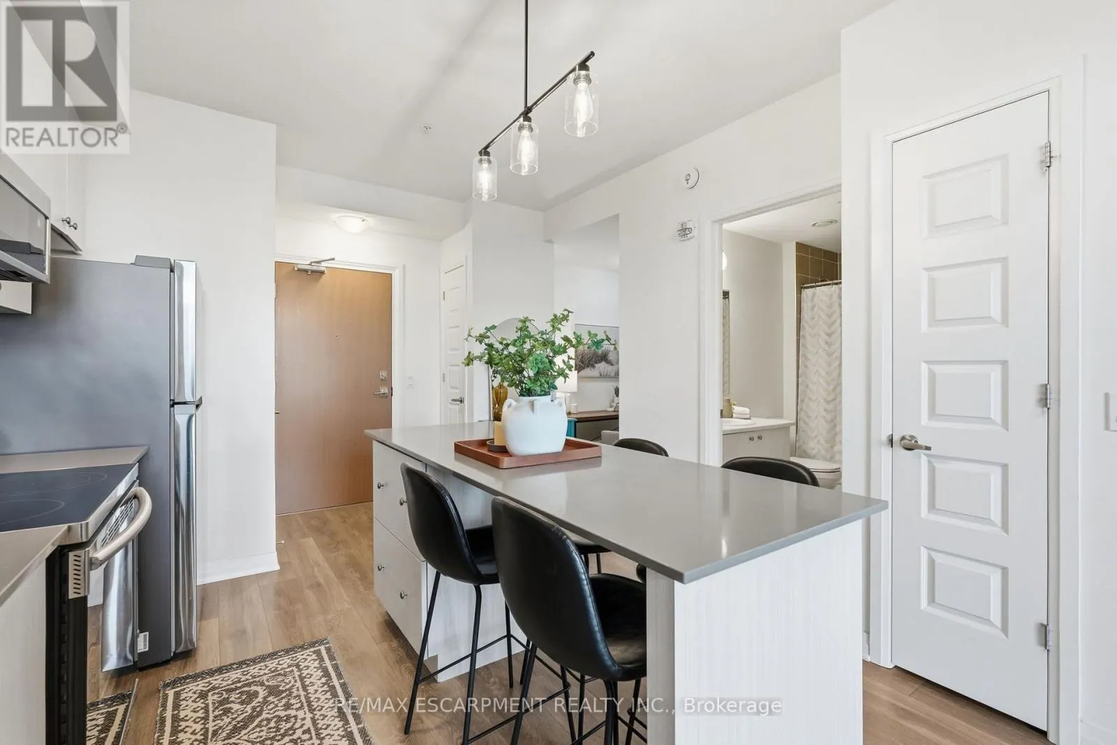 424 - 1105 LEGER WAY