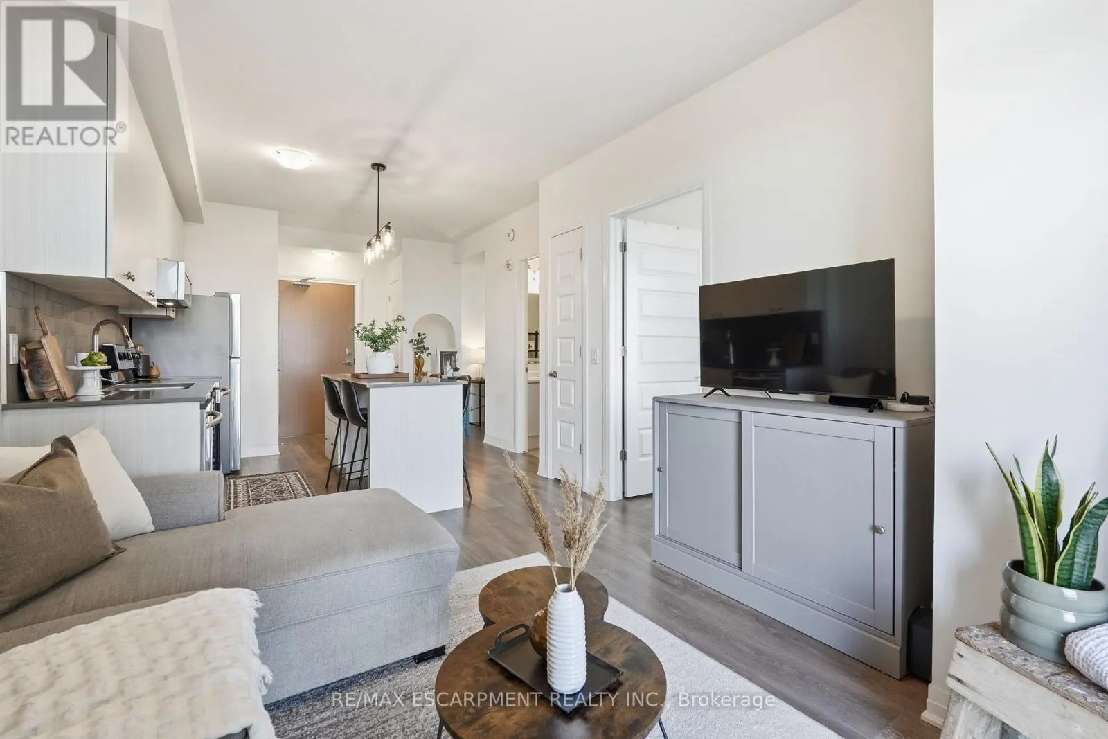 424 - 1105 LEGER WAY