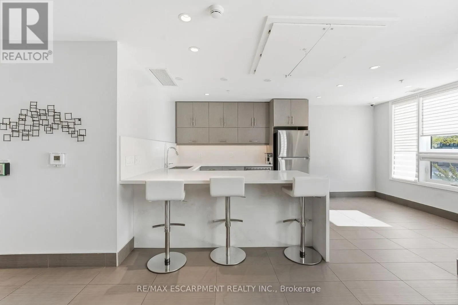 424 - 1105 LEGER WAY
