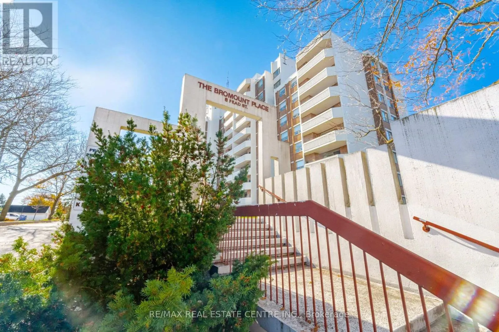 8 FEAD STREET