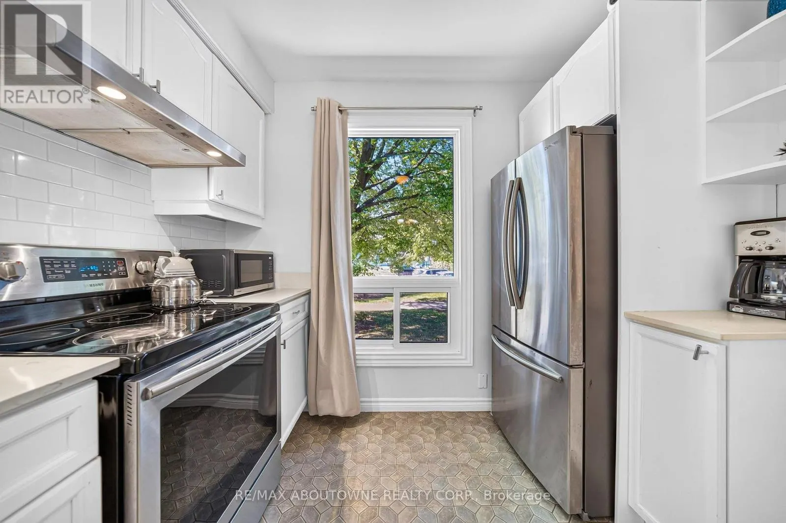 9 - 1517 ELM ROAD