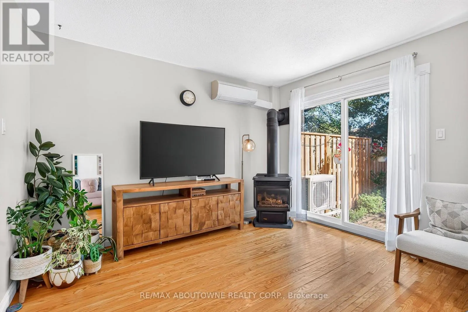 9 - 1517 ELM ROAD