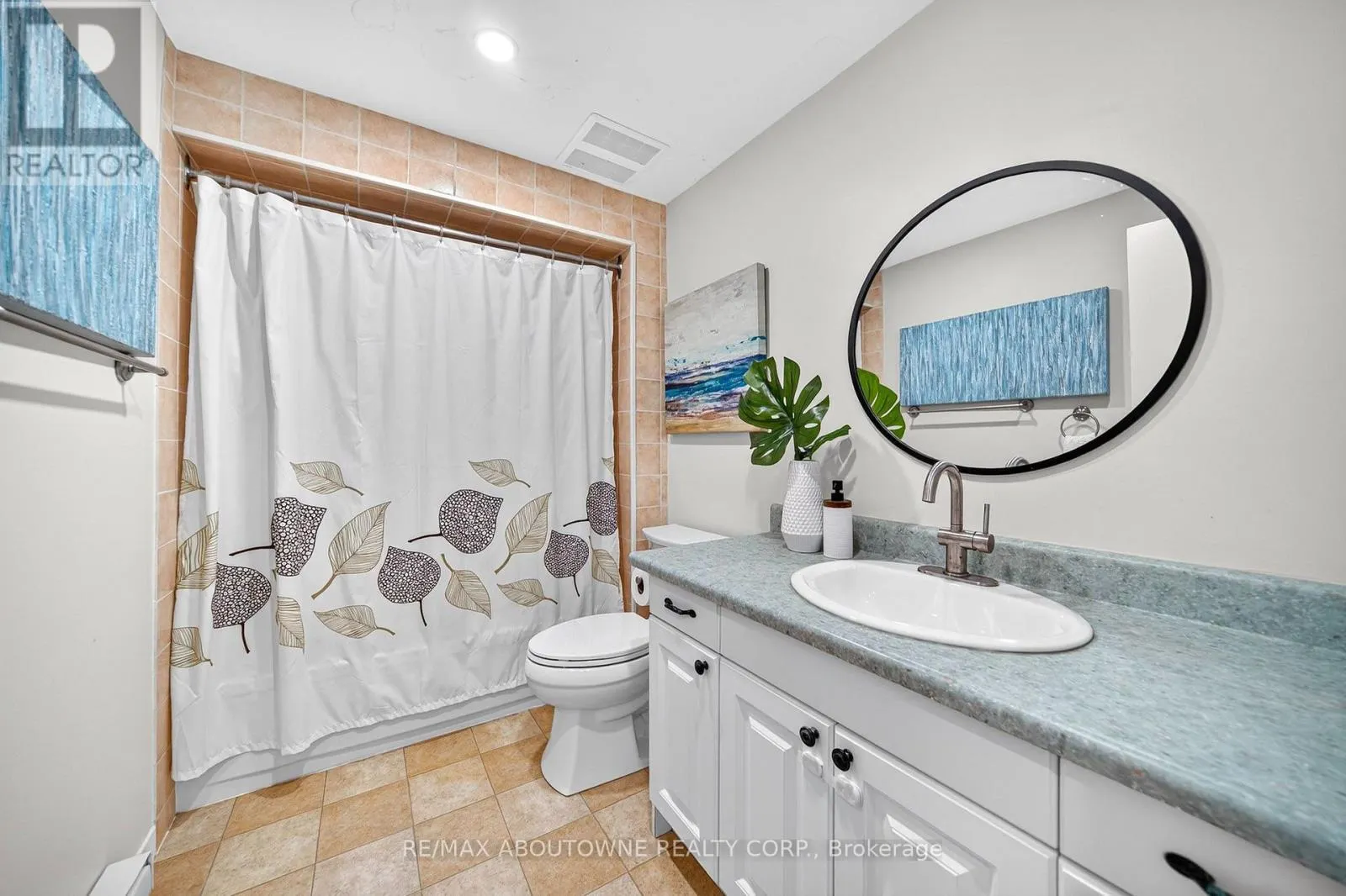 9 - 1517 ELM ROAD