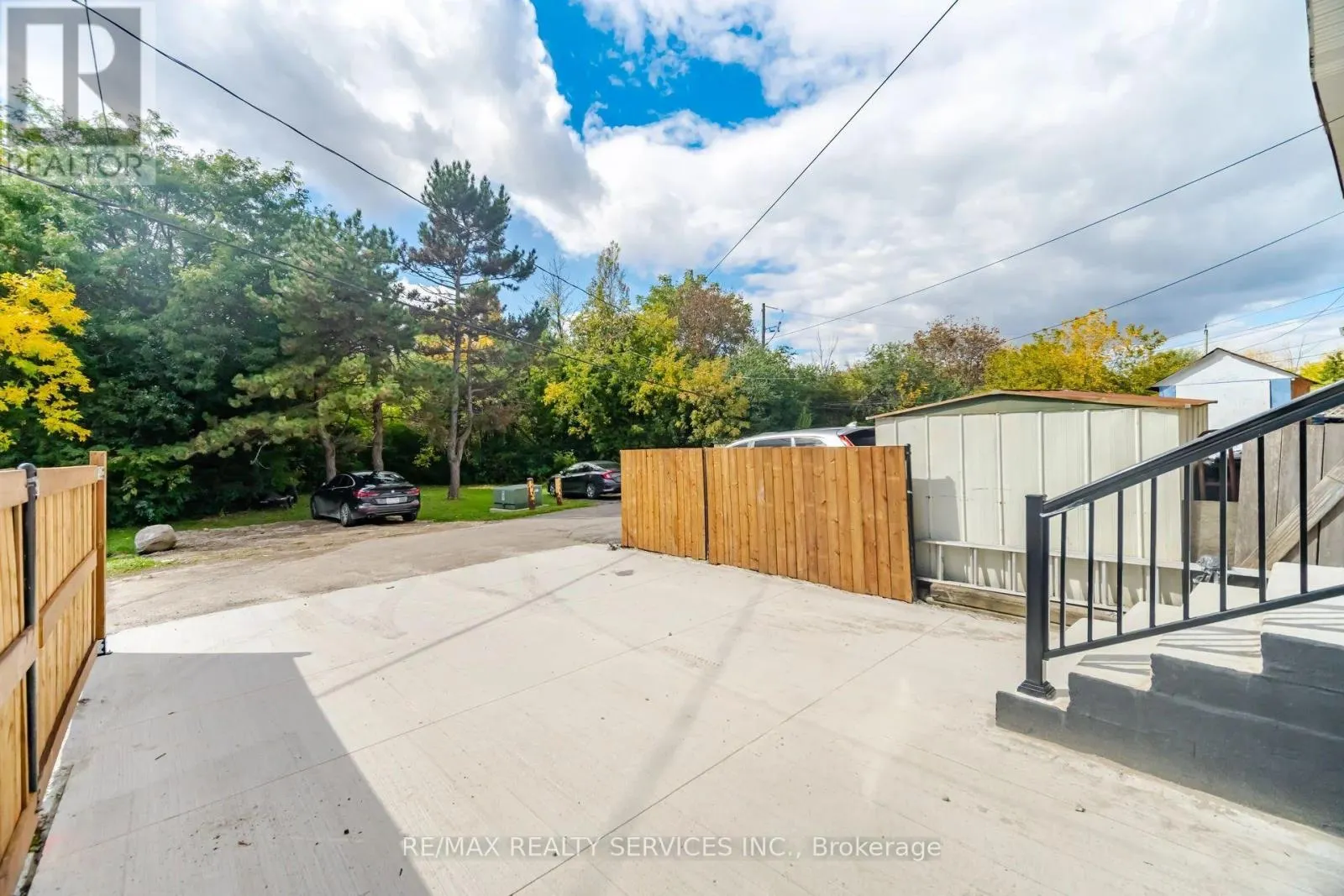 92 CORBY CRESCENT