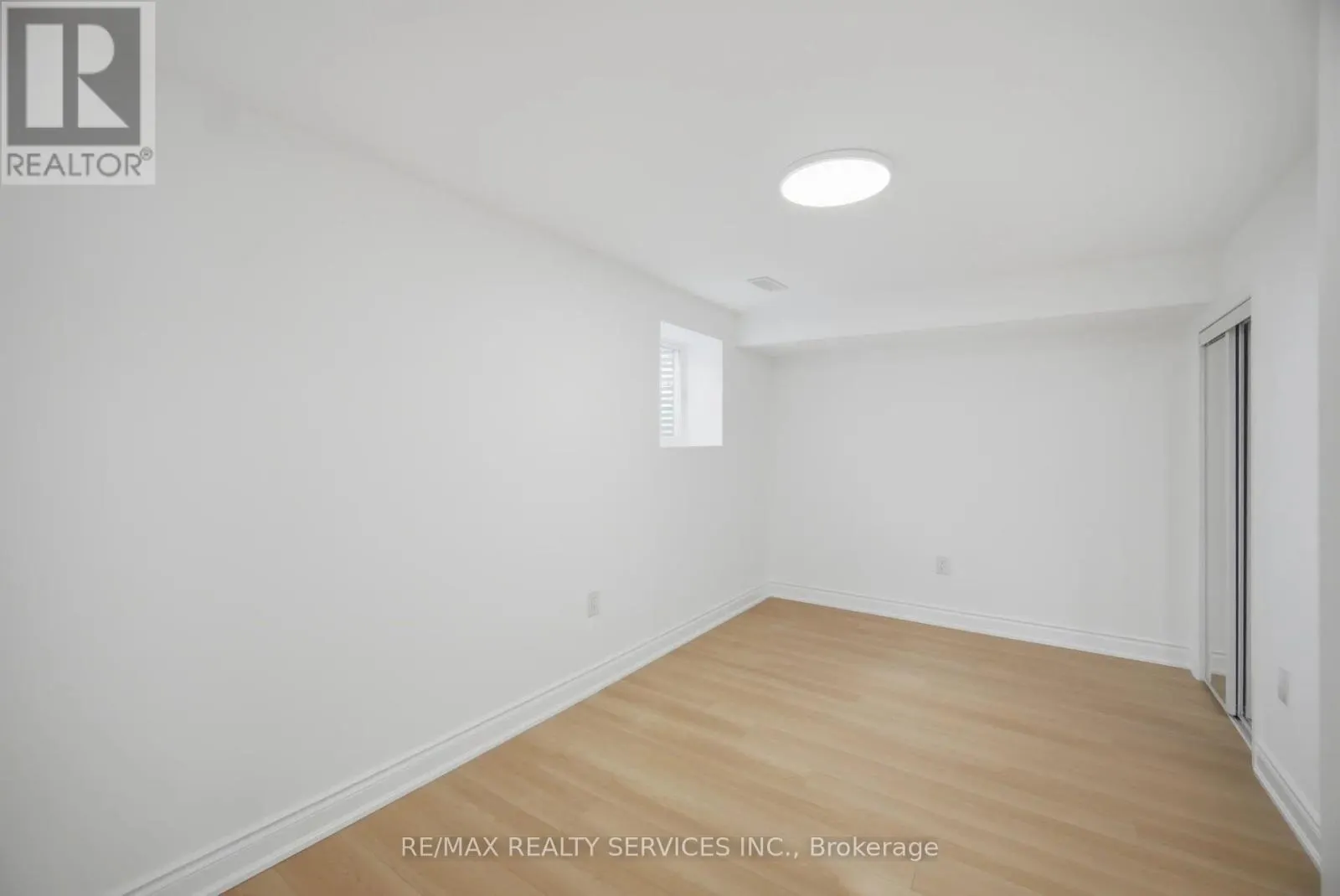 92 CORBY CRESCENT
