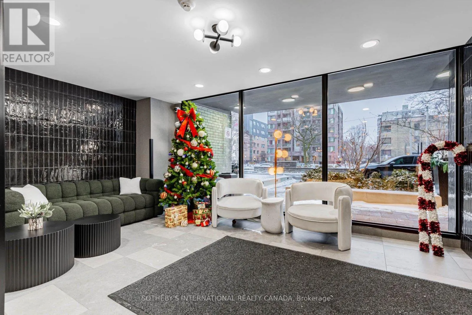 N1018 - 135 TYNDALL AVENUE