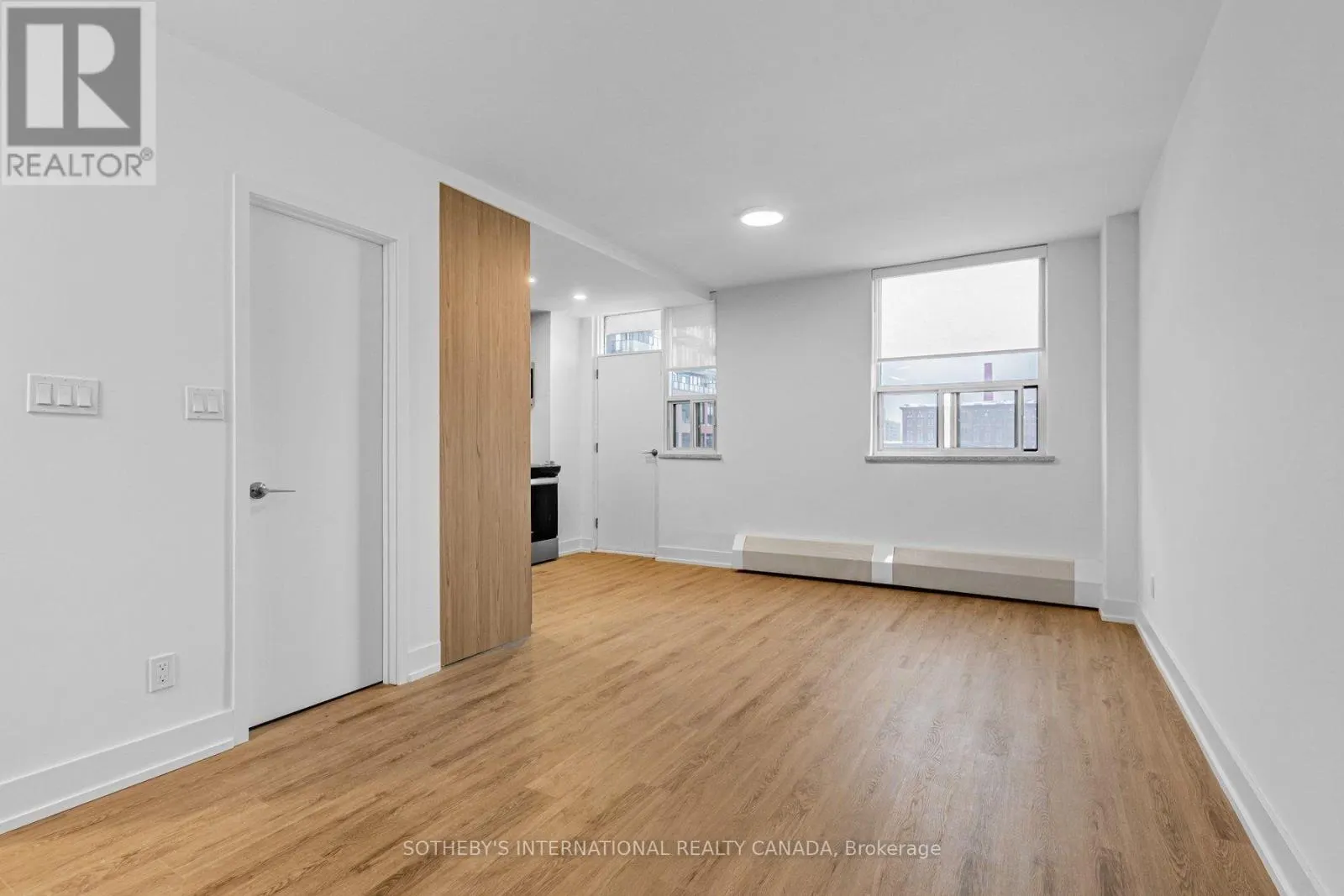 N1018 - 135 TYNDALL AVENUE