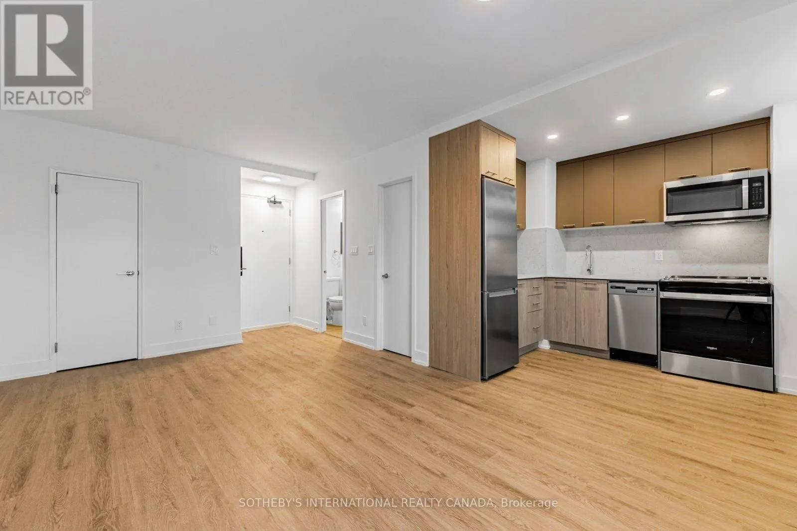 N1018 - 135 TYNDALL AVENUE