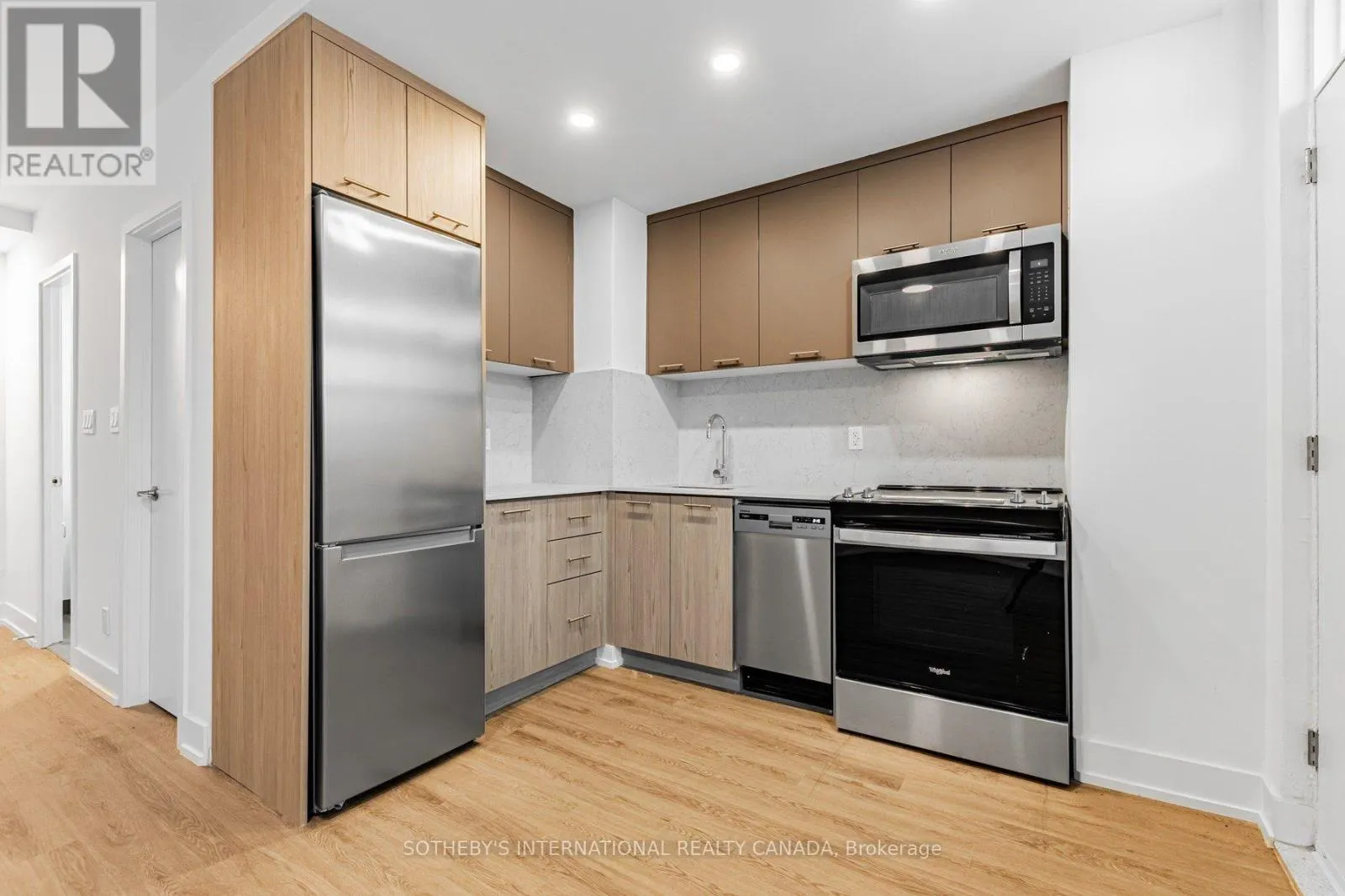 N1018 - 135 TYNDALL AVENUE