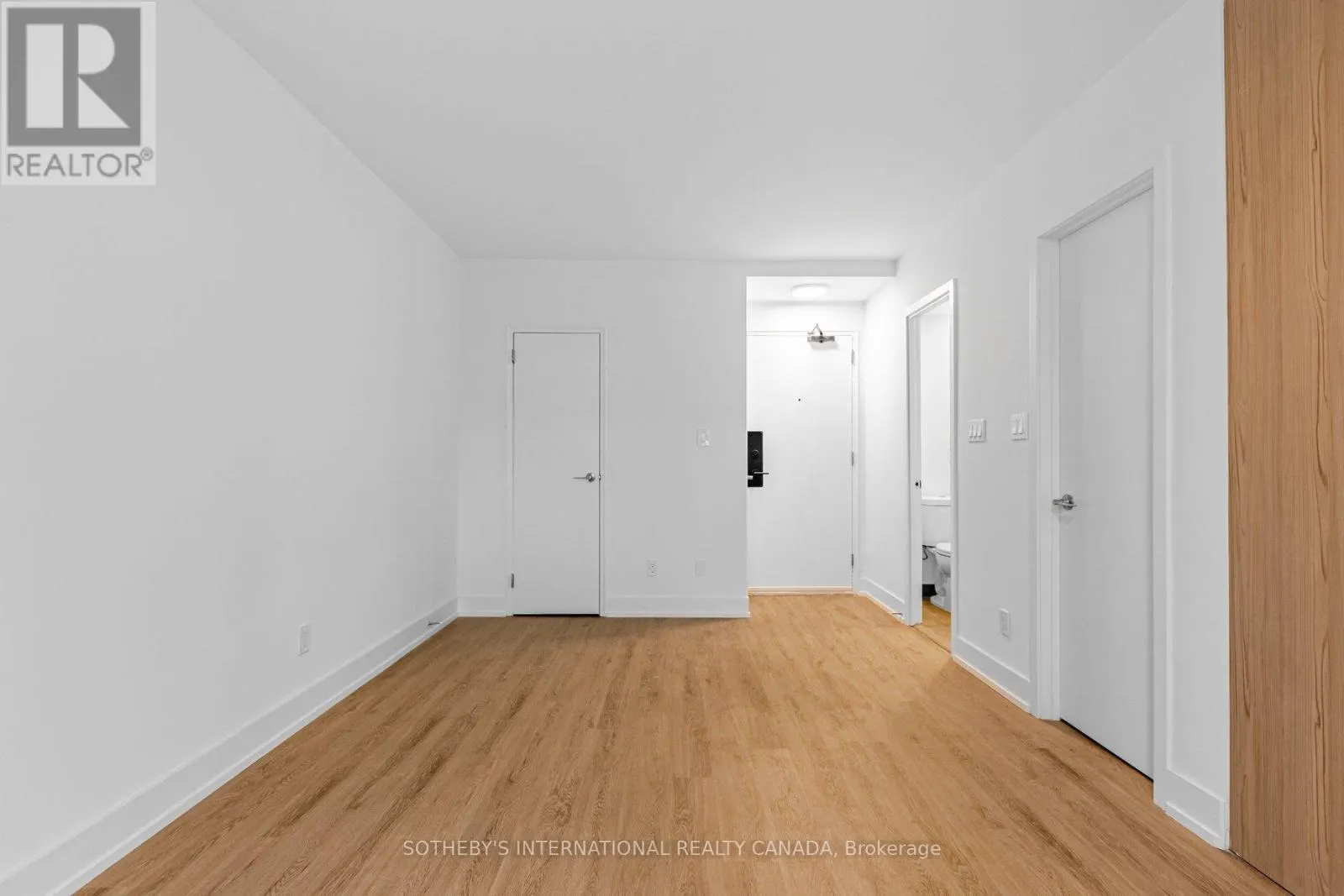 N1018 - 135 TYNDALL AVENUE