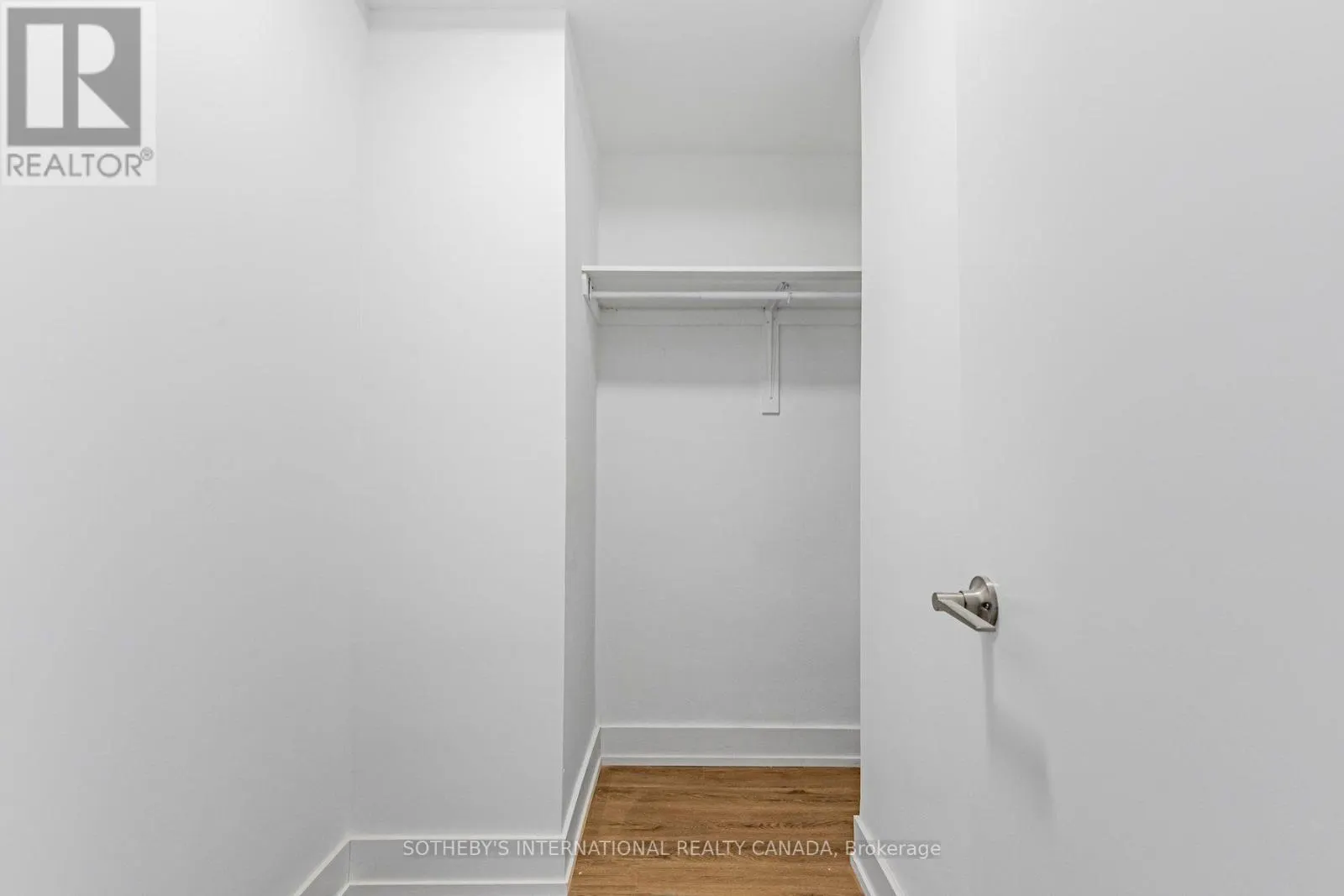 N1018 - 135 TYNDALL AVENUE