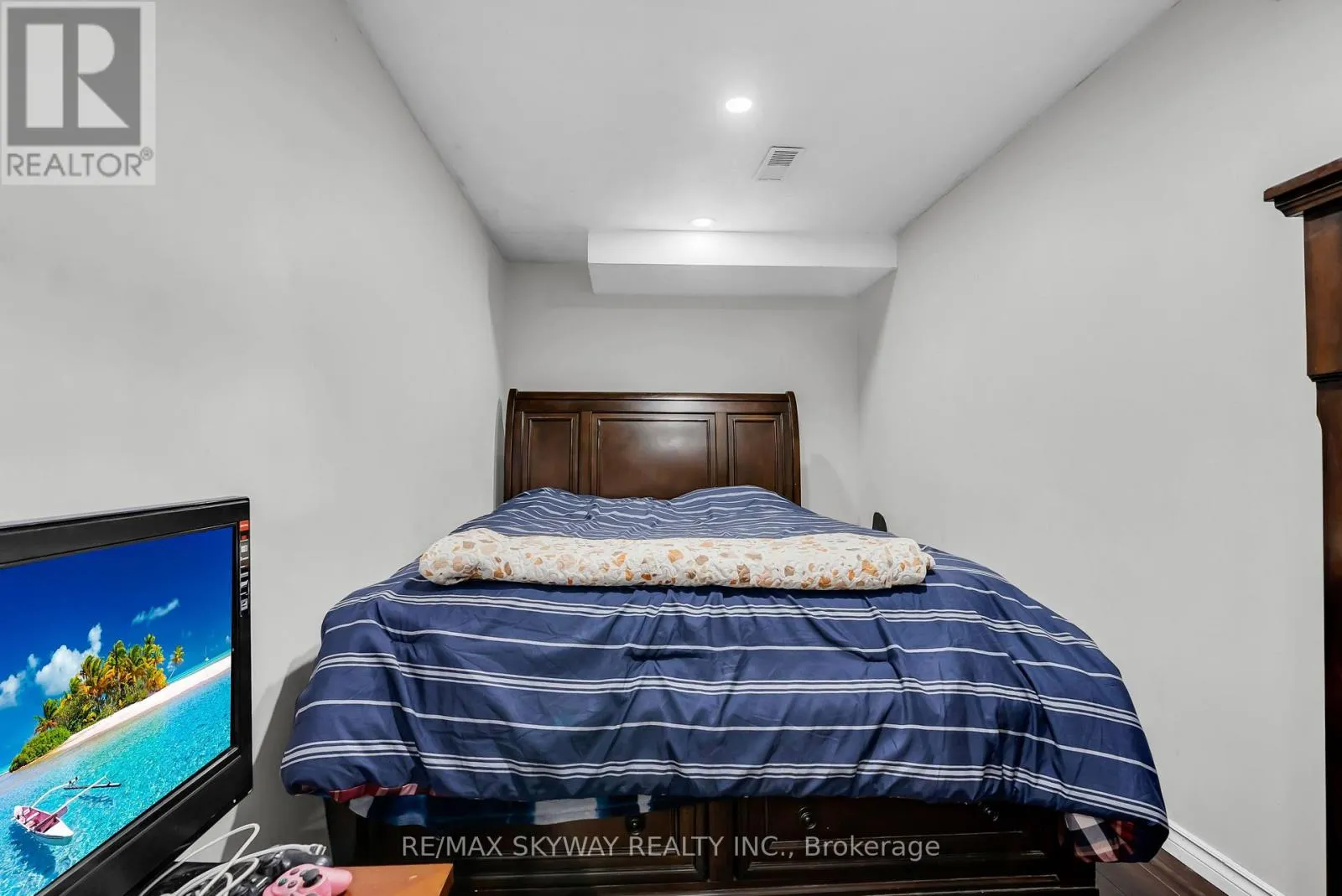 6214 MIRIAM WAY