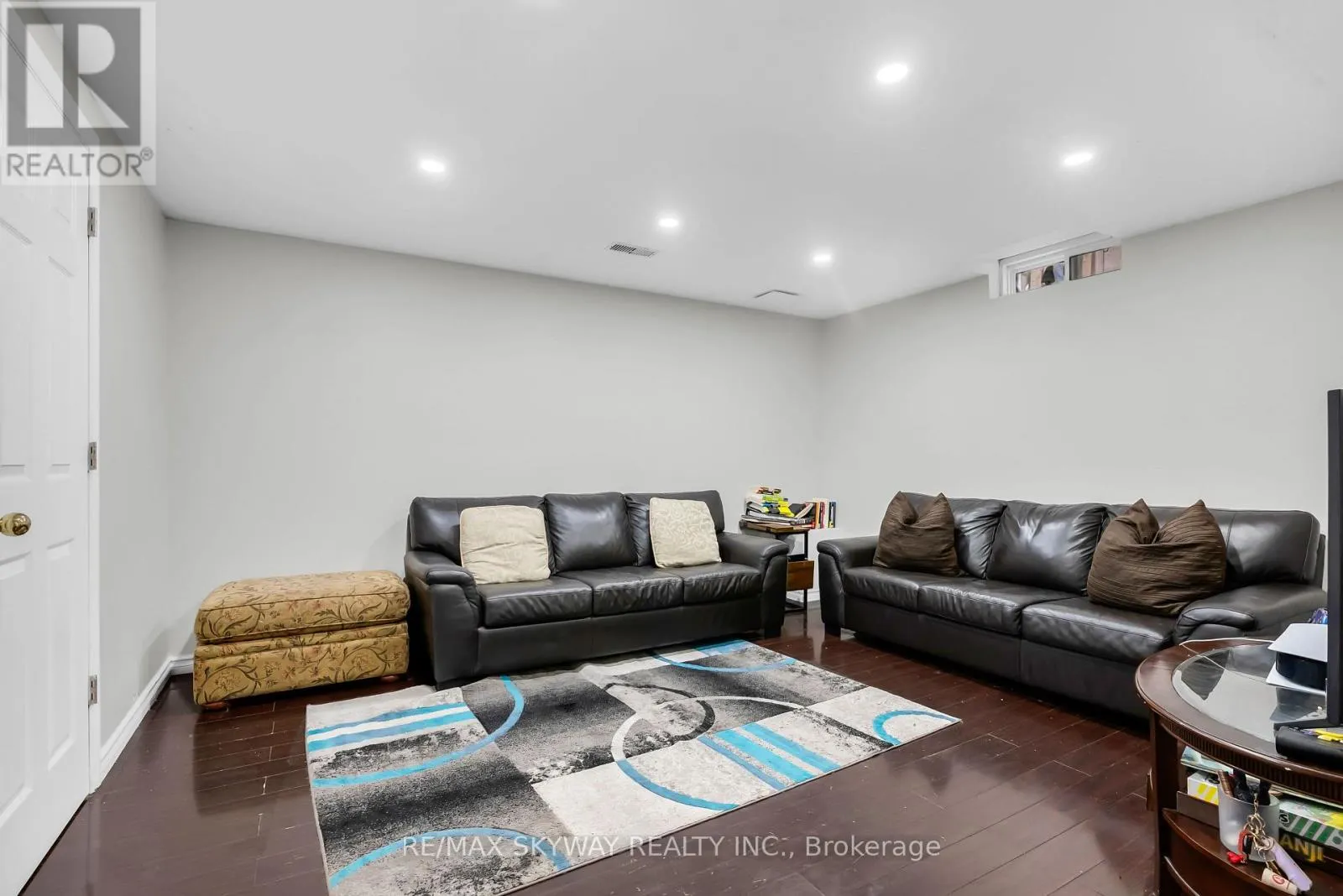 6214 MIRIAM WAY