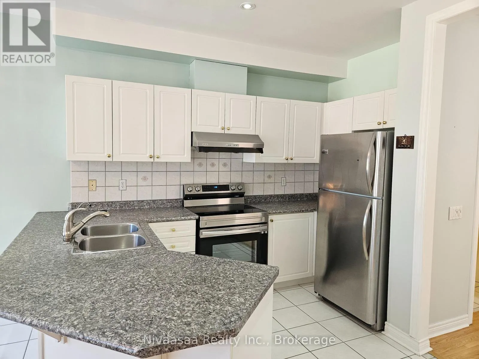 926 LEDBURY CRESCENT