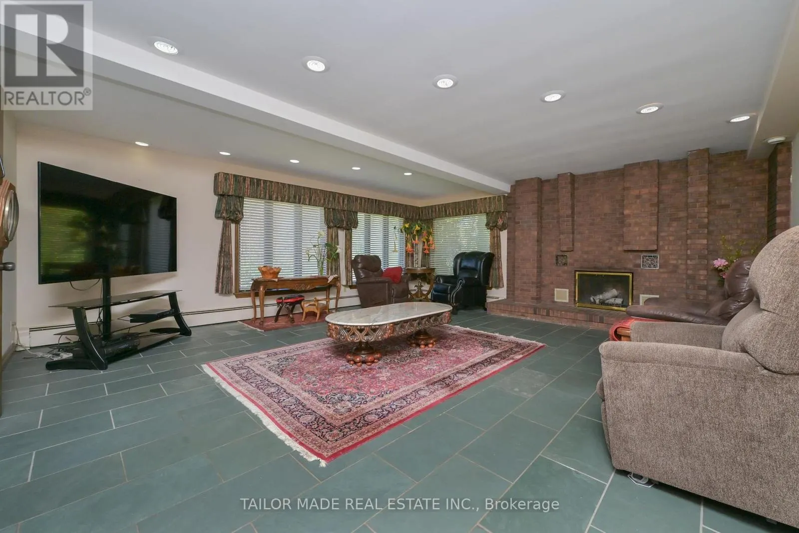 40 WALTON DRIVE