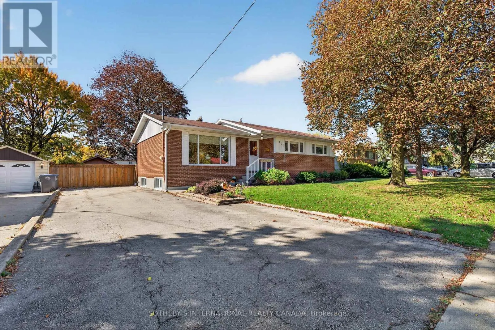 871 MISSISSAUGA VALLEY BOULEVARD