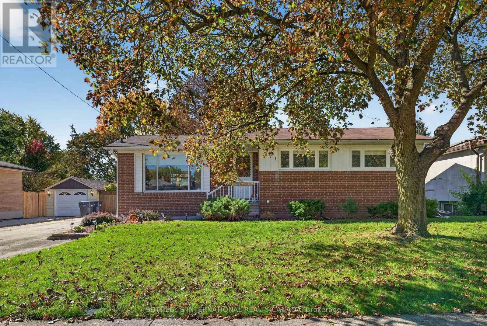 871 MISSISSAUGA VALLEY BOULEVARD