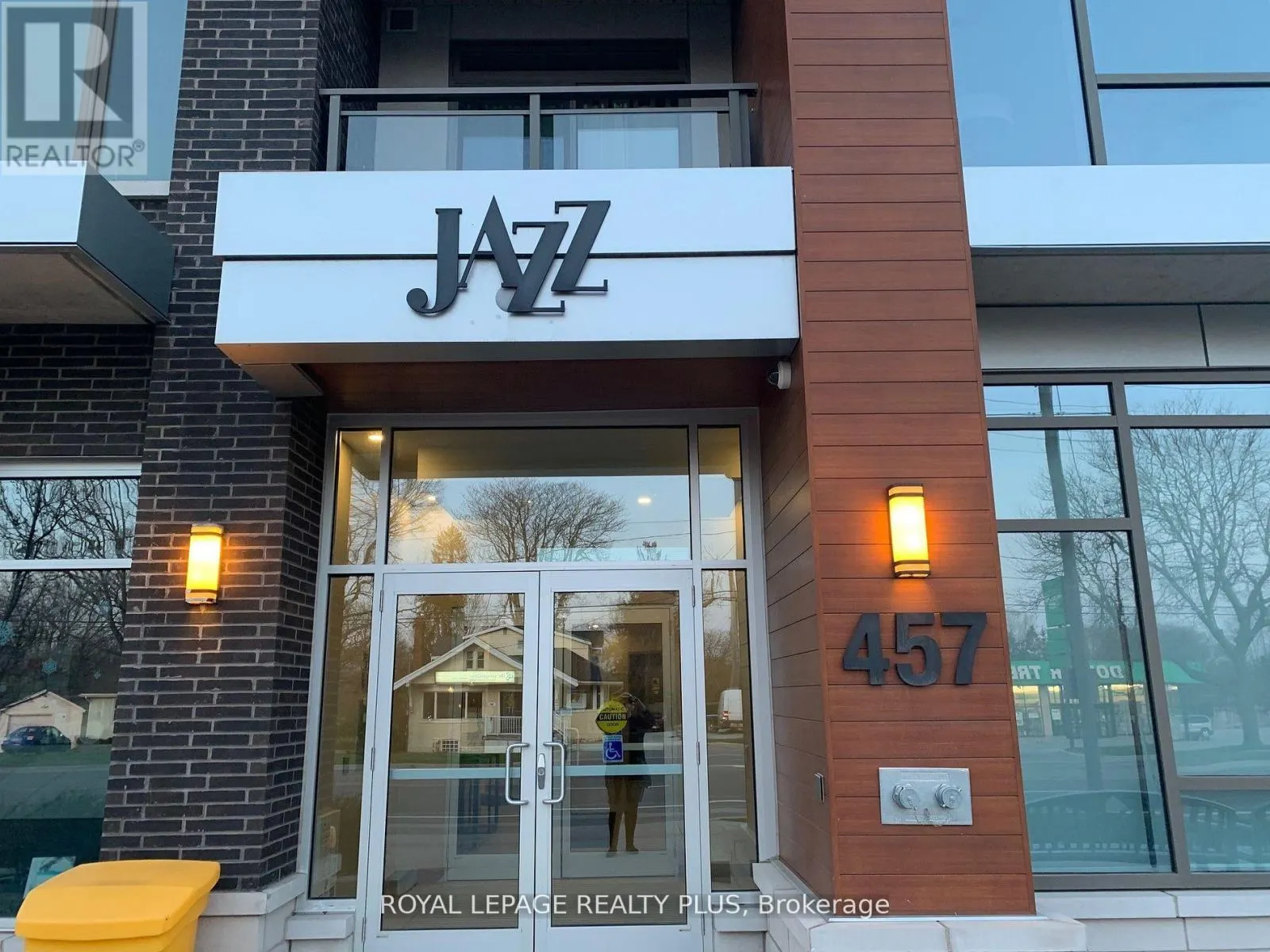 403 - 457 PLAINS ROAD E