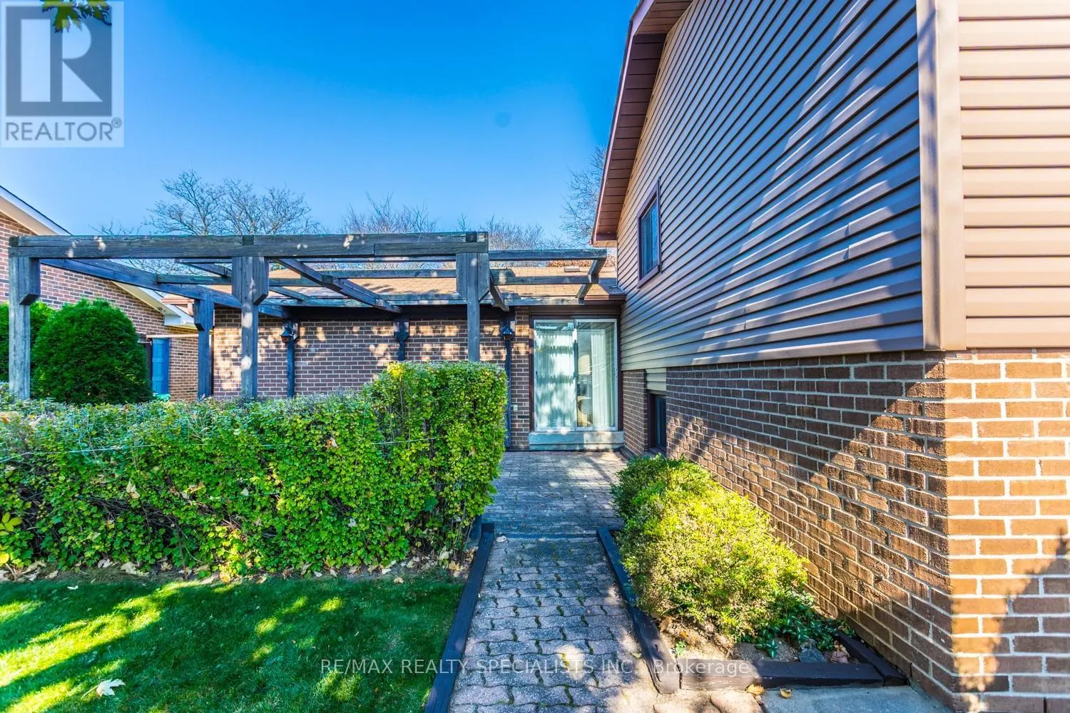 2412 BRASILIA CIRCLE