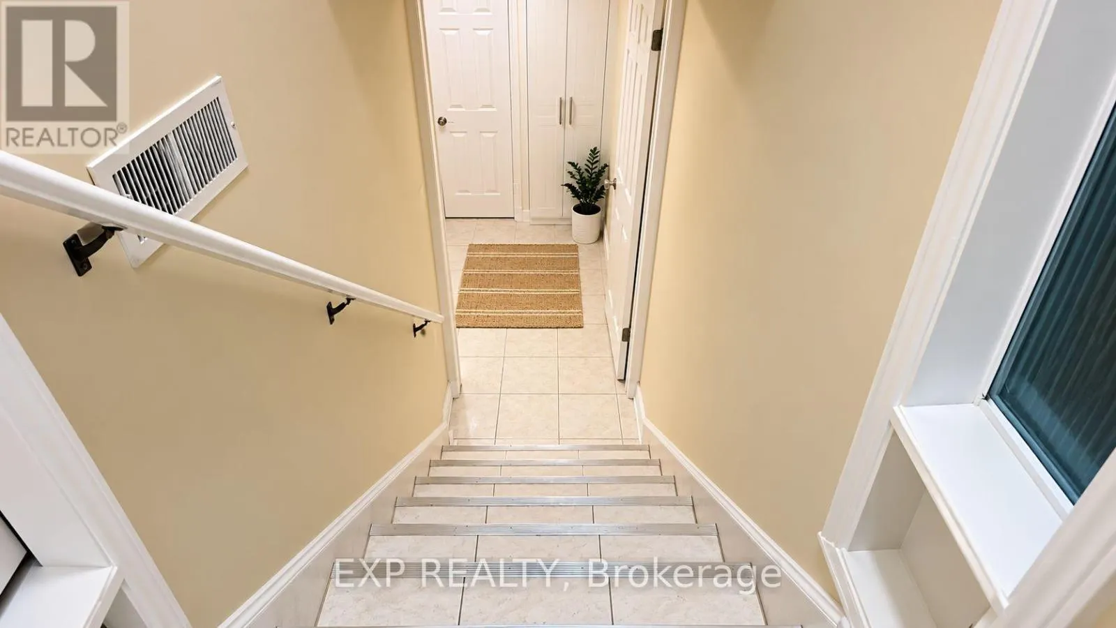 LOWER - 3425 LADDIE CRESCENT