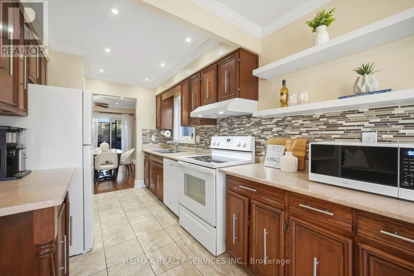 47 LINDRIDGE AVENUE