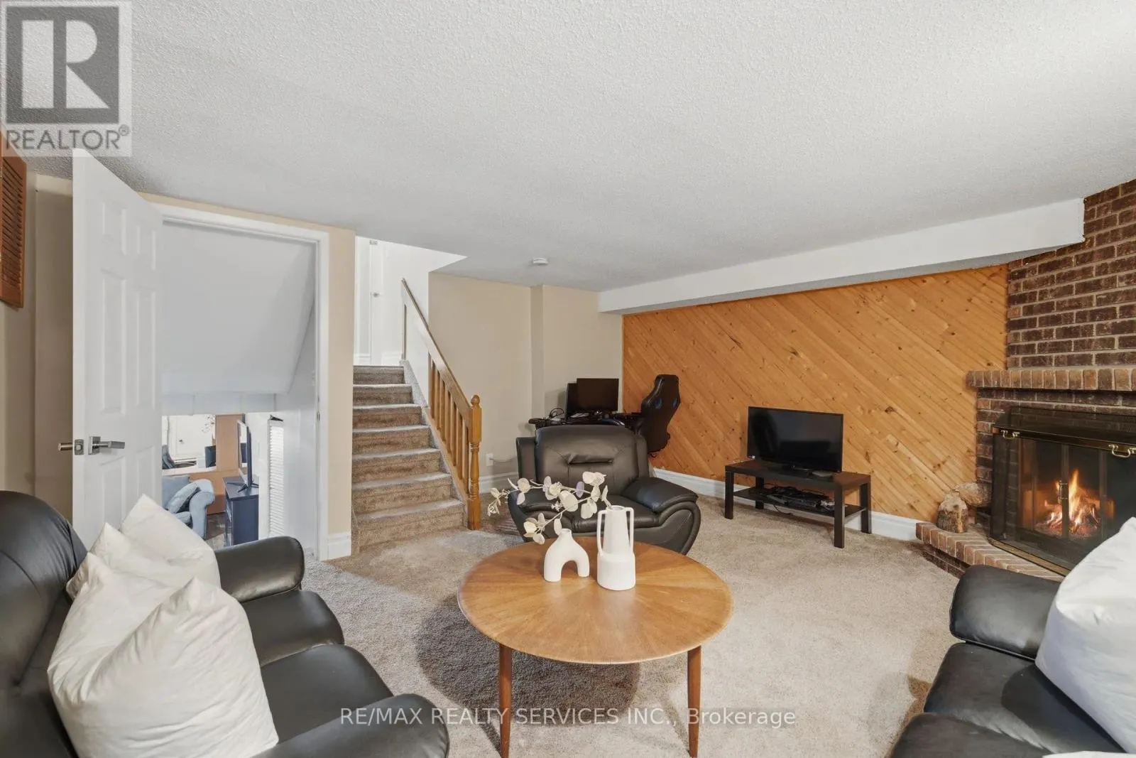 47 LINDRIDGE AVENUE