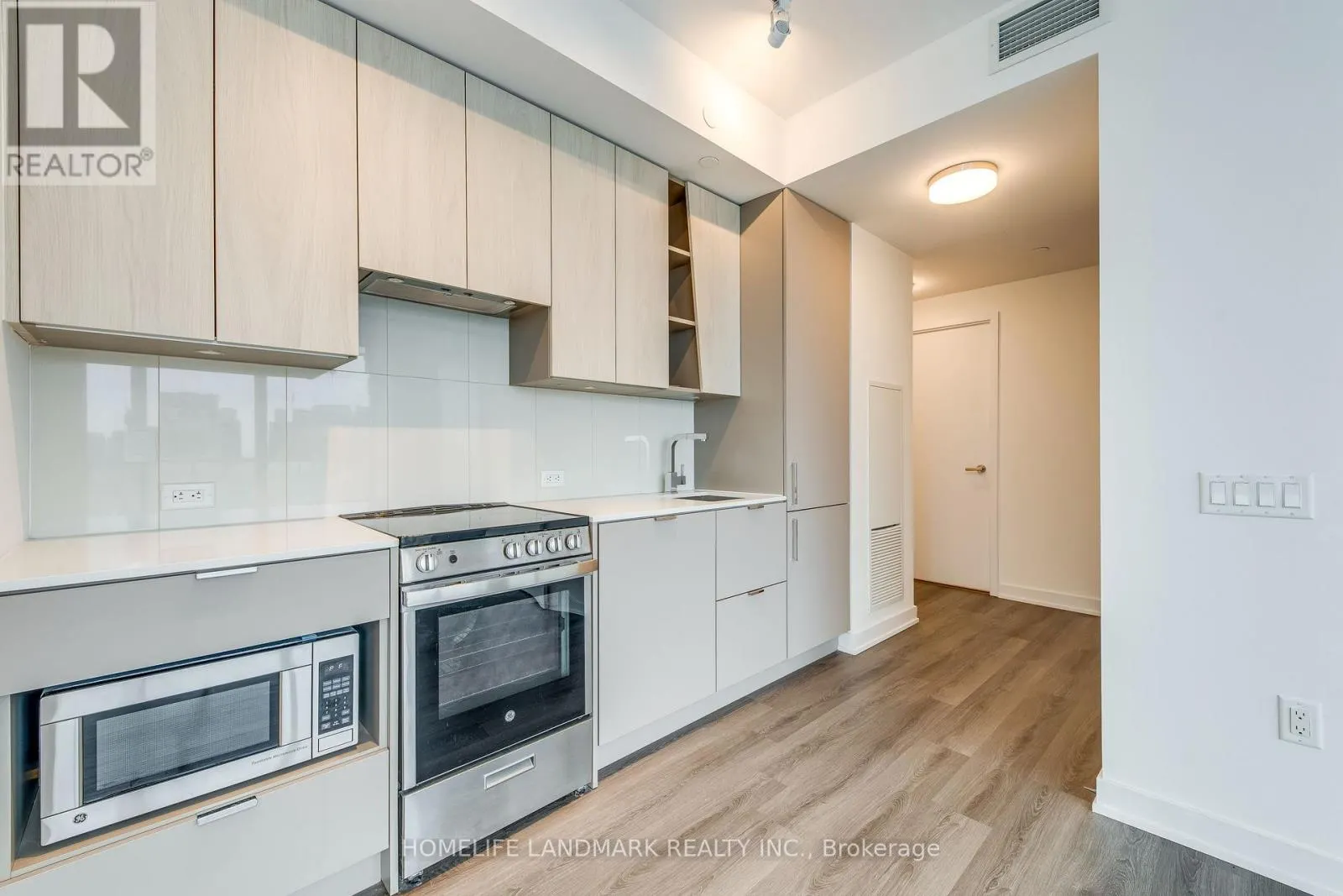 2304 - 3883 QUARTZ ROAD
