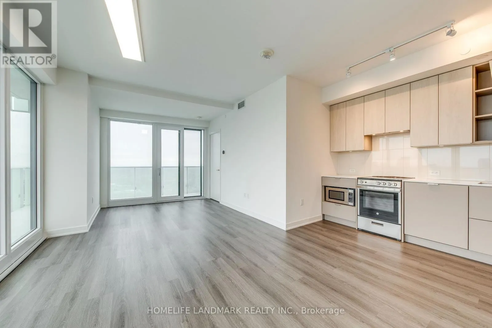 2304 - 3883 QUARTZ ROAD