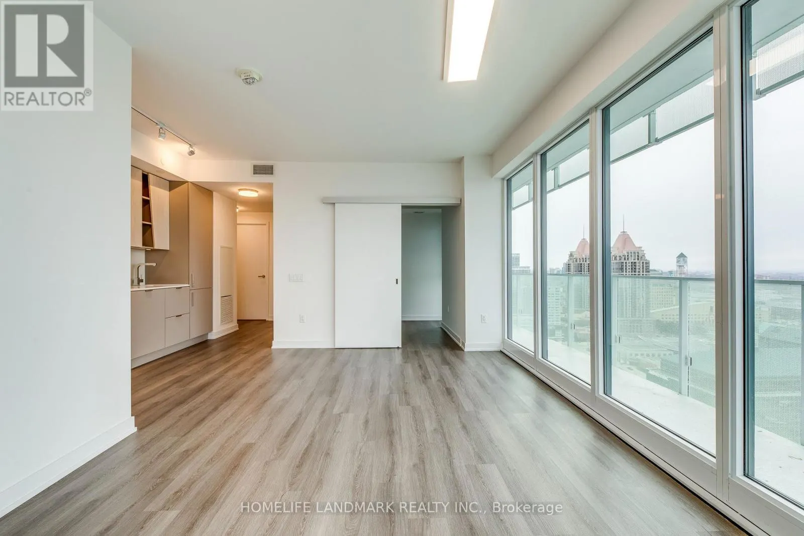 2304 - 3883 QUARTZ ROAD