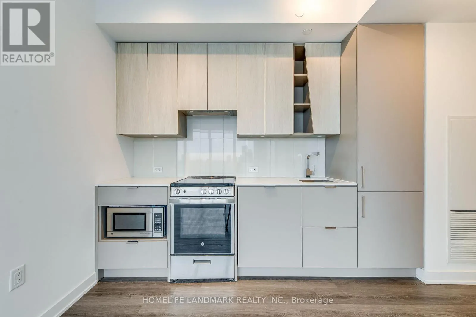 2304 - 3883 QUARTZ ROAD