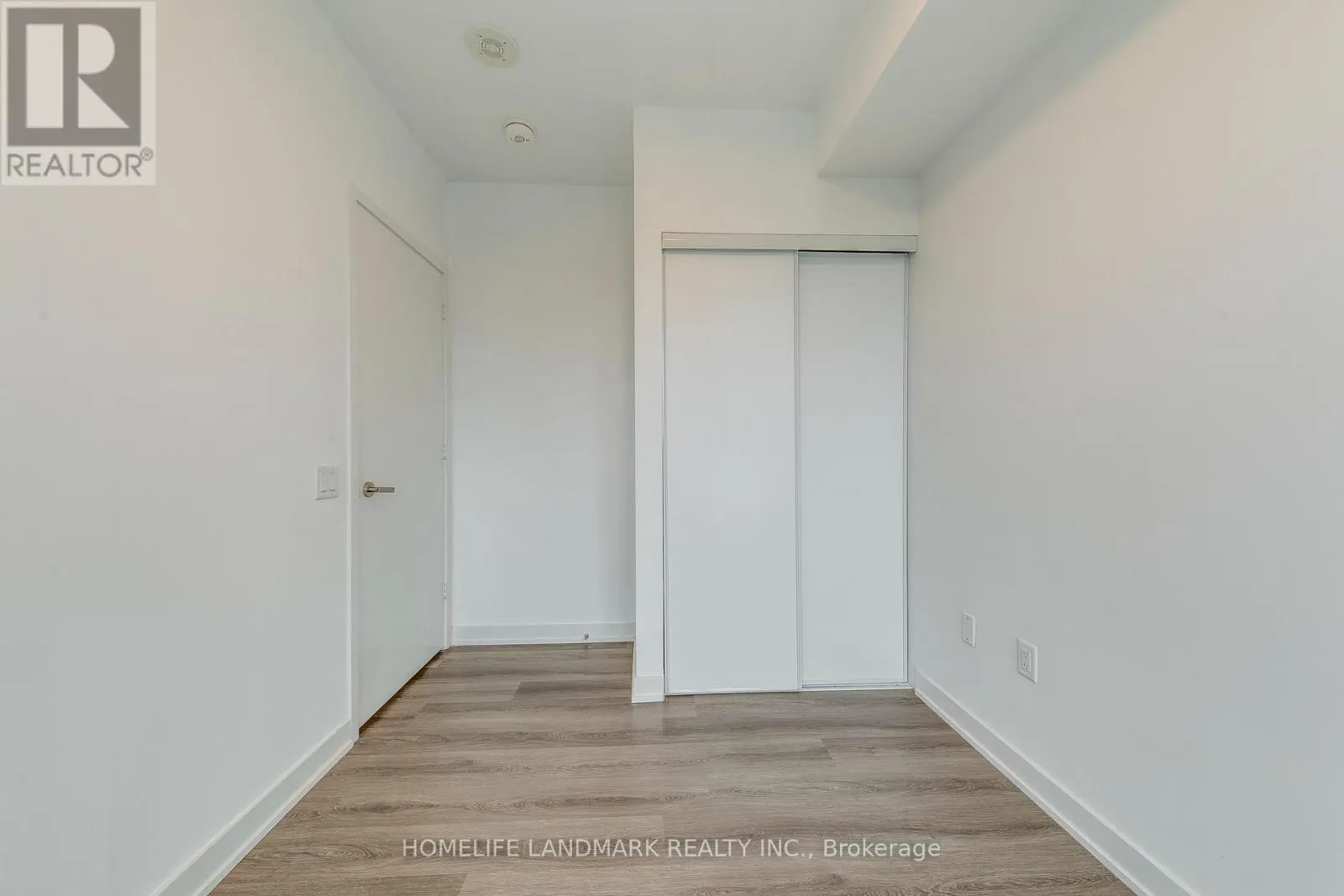 2304 - 3883 QUARTZ ROAD