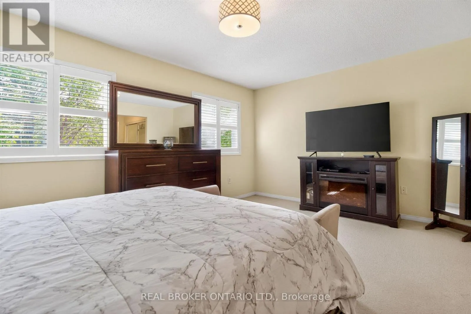 102 - 86 JOYMAR DRIVE