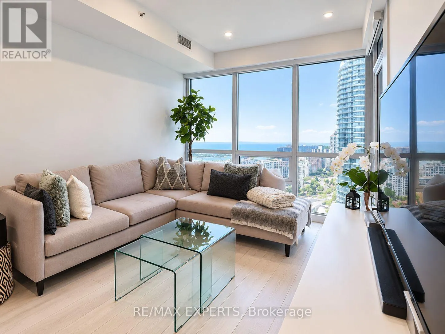 2802 - 2200 LAKESHORE BOULEVARD W