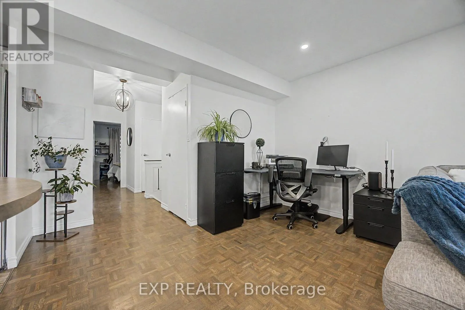 501 - 1000 CEDARGLEN GATE