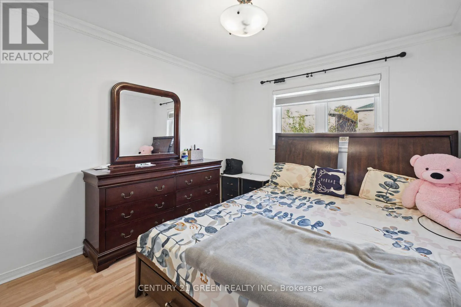215 KINGKNOLL DRIVE