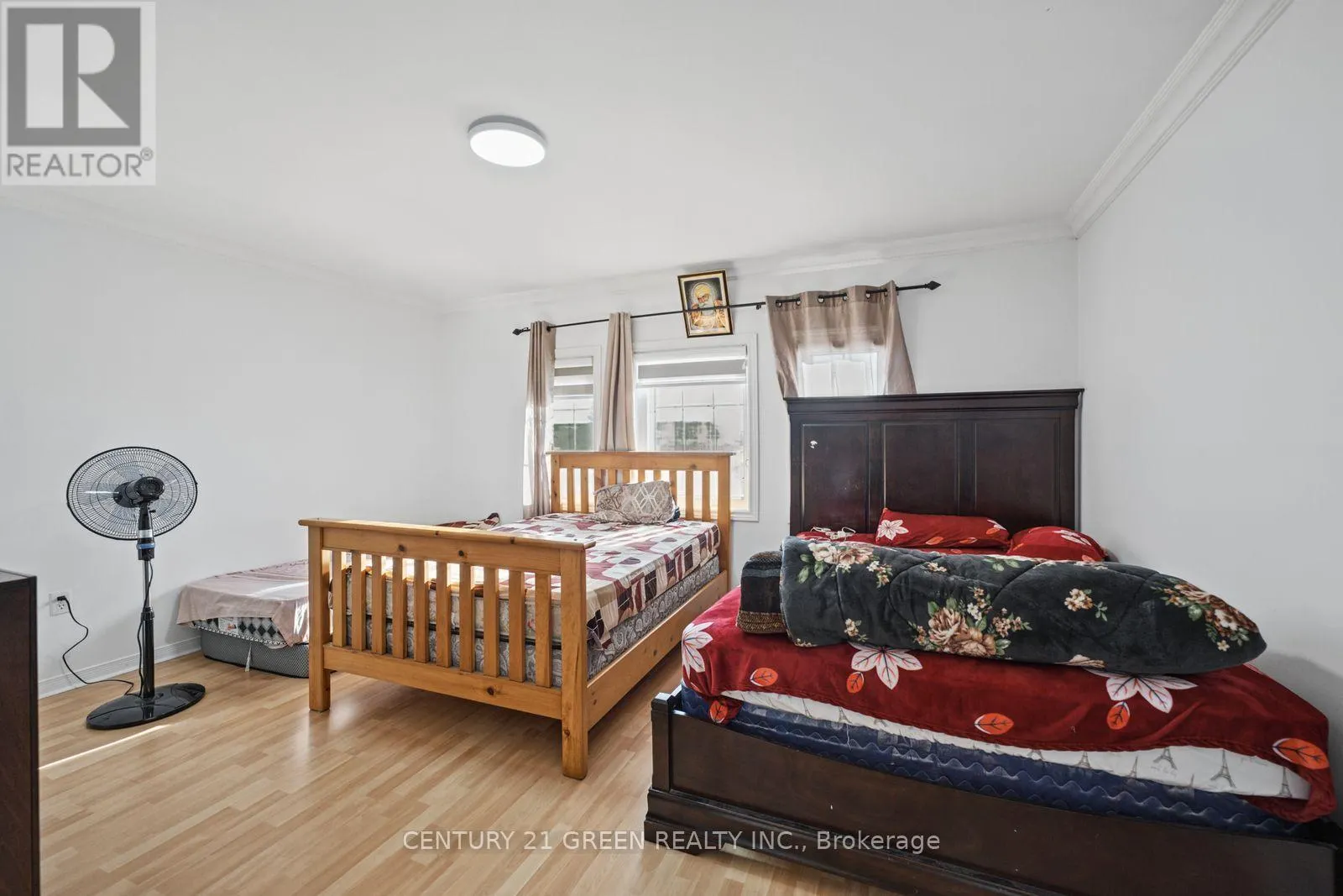 215 KINGKNOLL DRIVE