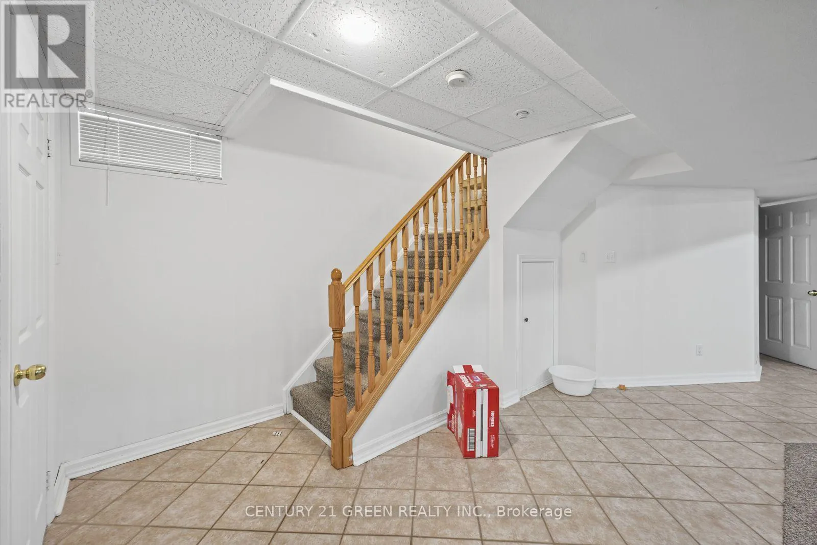 215 KINGKNOLL DRIVE