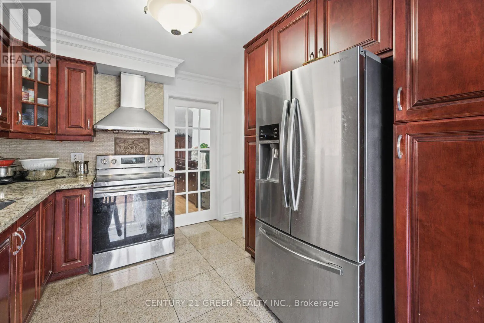215 KINGKNOLL DRIVE