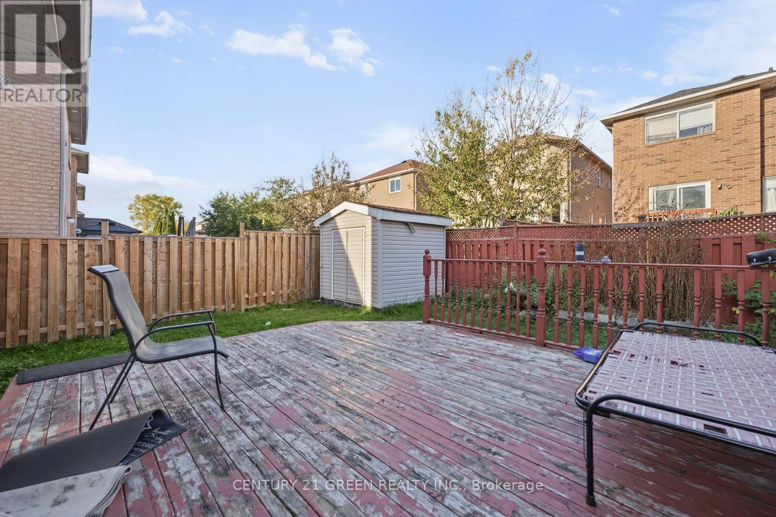215 KINGKNOLL DRIVE