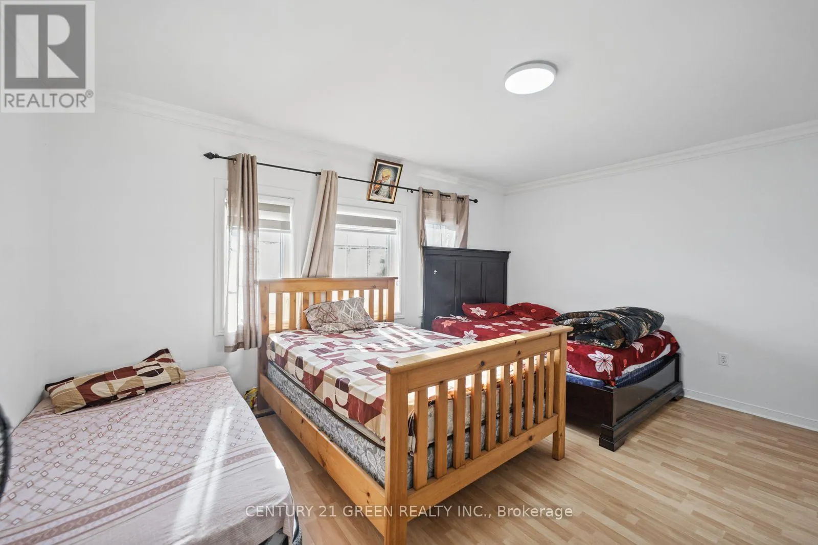 215 KINGKNOLL DRIVE