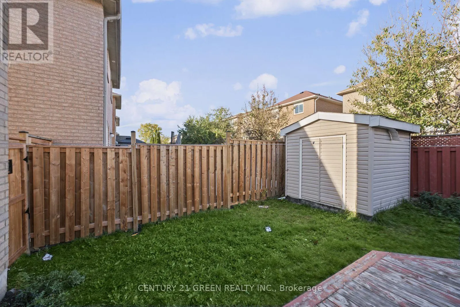 215 KINGKNOLL DRIVE