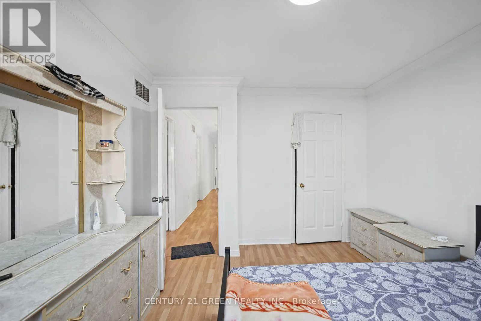 215 KINGKNOLL DRIVE