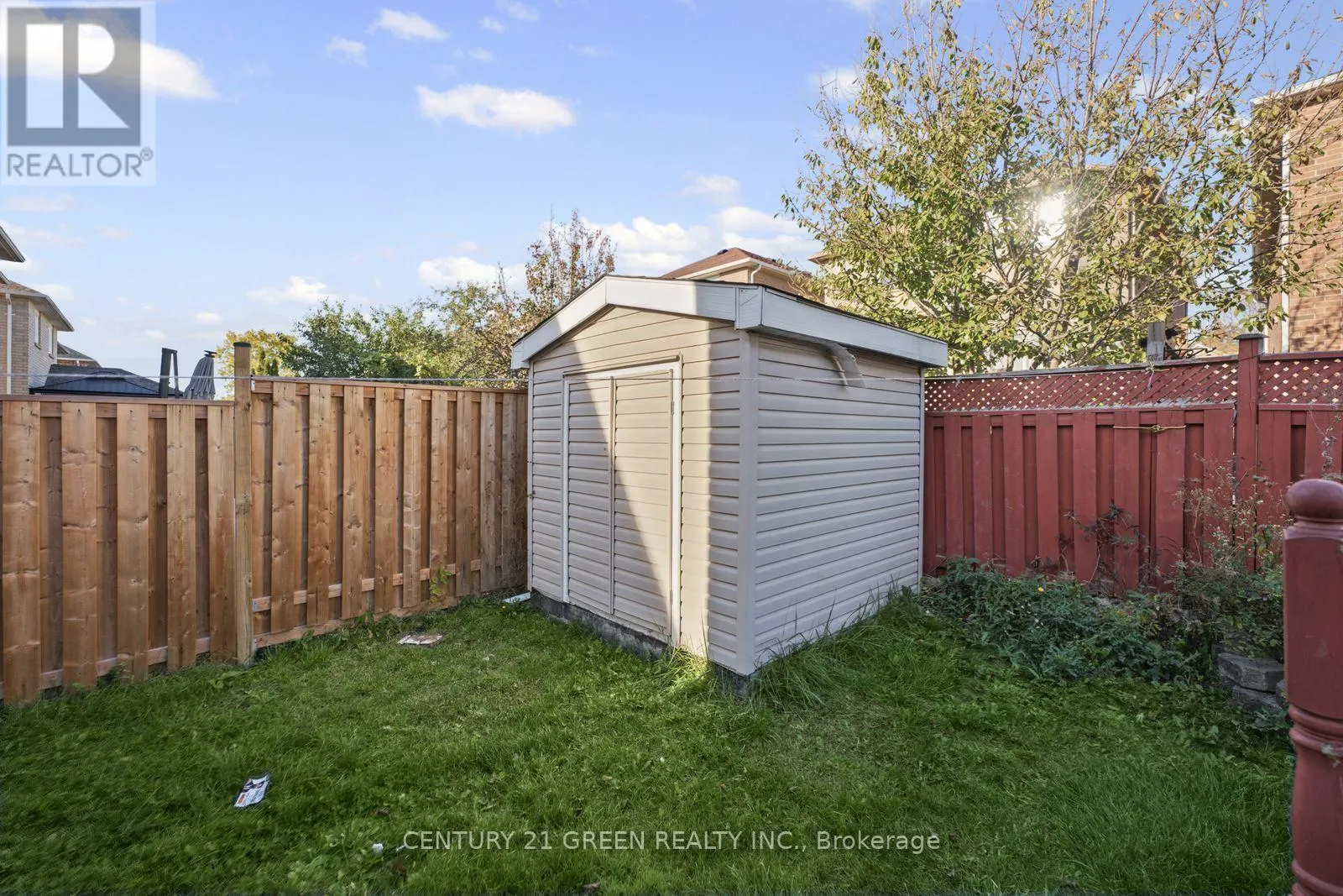 215 KINGKNOLL DRIVE