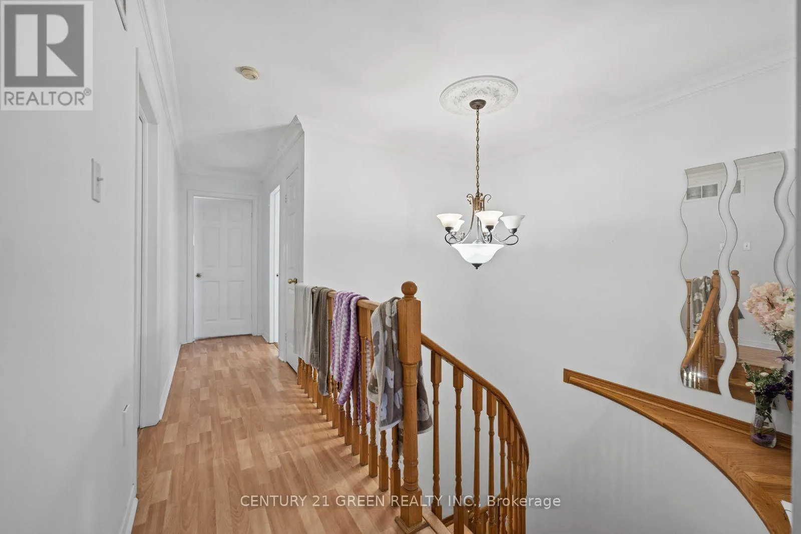 215 KINGKNOLL DRIVE