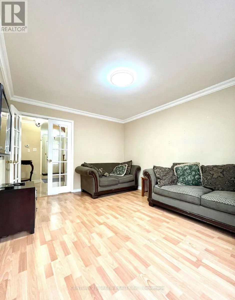 215 KINGKNOLL DRIVE